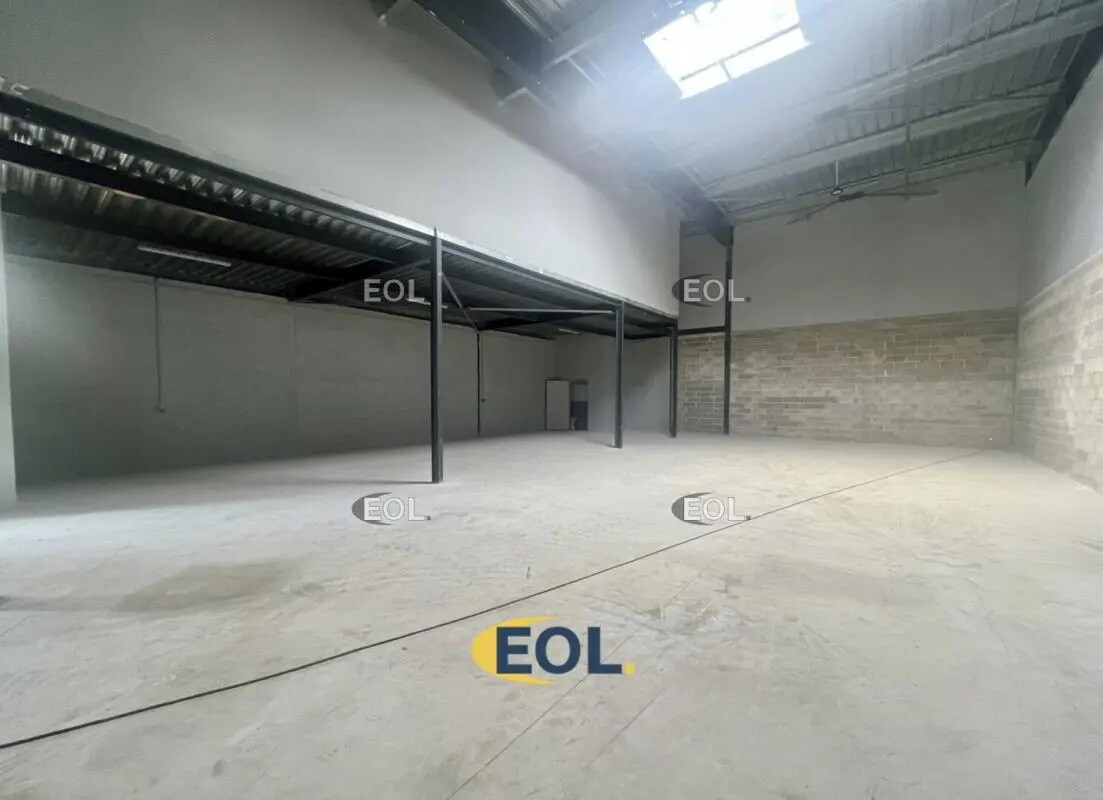 Industriel/Logistique dans Villeneuve-sous-Dammartin à louer Photo intérieure– Image 1 sur 5