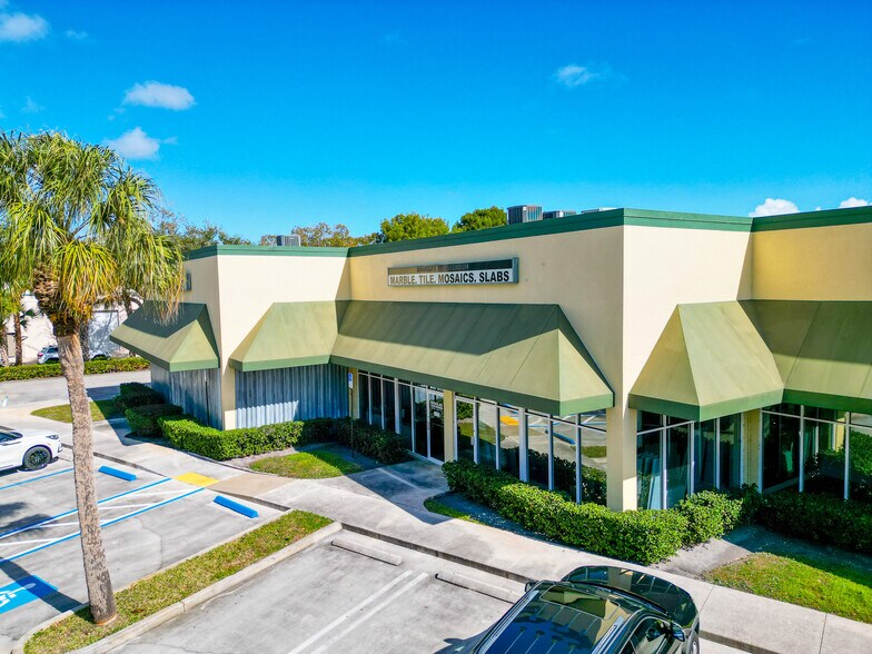 1001 Jupiter Park Dr, Jupiter, FL à louer - Photo de l’immeuble – Image 3 sur 11