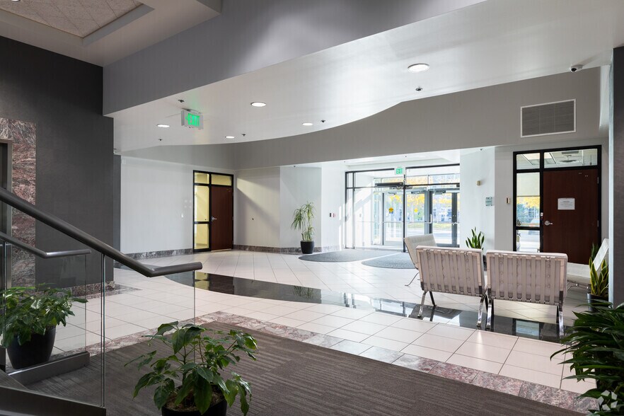 4246 S Riverboat Rd, Salt Lake City, UT à louer - Photo intérieure – Image 2 sur 5