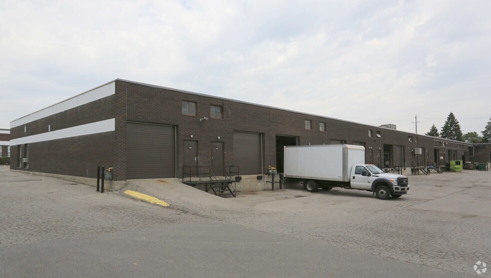 75-89 Dolomite Dr, Toronto, ON à louer - Photo de l’immeuble – Image 3 sur 8