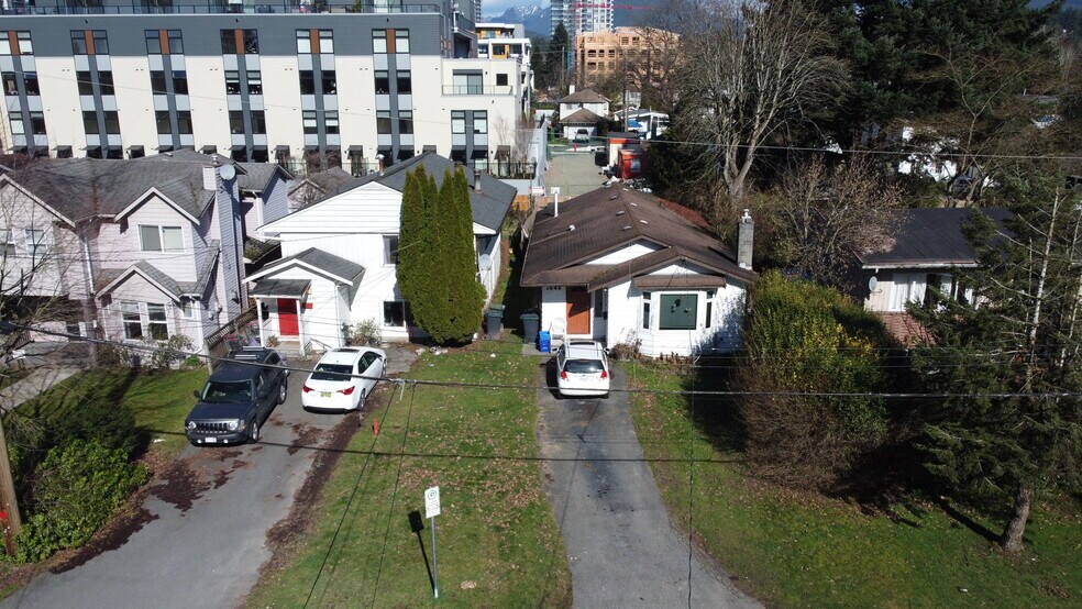 1536 & 1542 Bond Street, North Vancouver, BC à vendre - Photo de l’immeuble – Image 2 sur 3