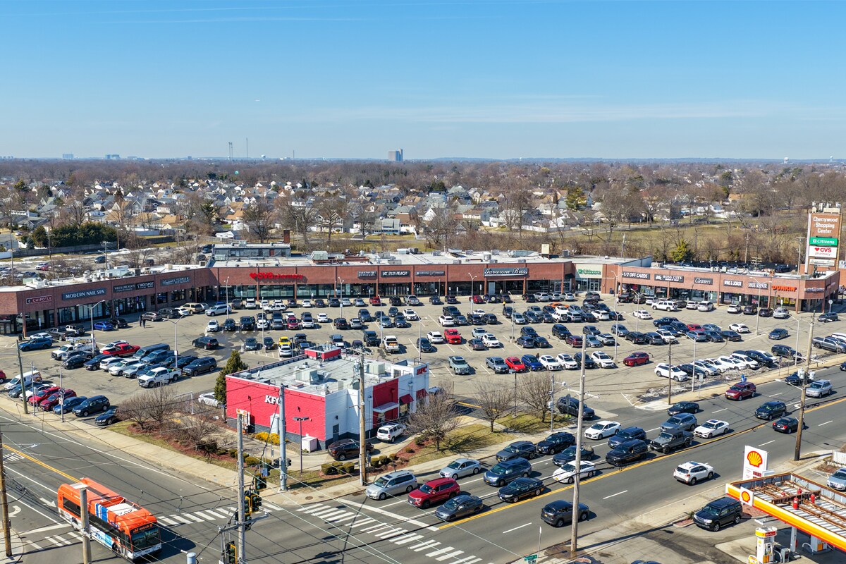 1170-1194 Wantagh Ave, Wantagh, NY à louer Photo principale– Image 1 sur 7