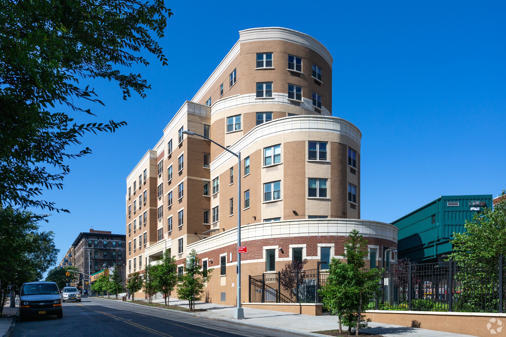 1776 Boston Rd, Bronx, NY à louer Photo principale– Image 1 sur 4