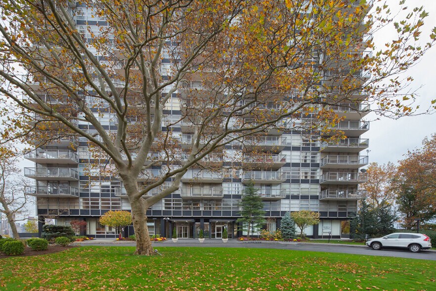 6050 Kennedy Blvd E, West New York, NJ à vendre - Photo de l’immeuble – Image 3 sur 11