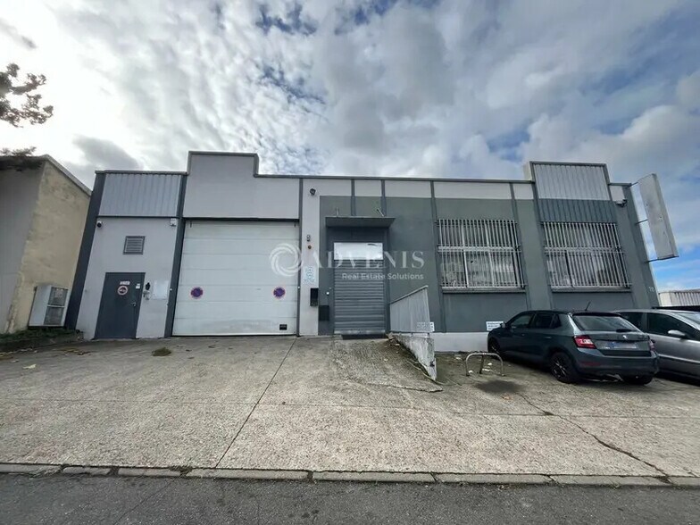 Local d’activités dans Montreuil à louer - Photo de l’immeuble – Image 1 sur 5