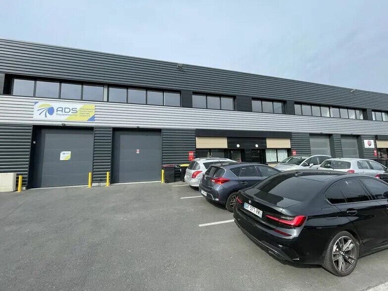 Local d’activités dans Aulnay-sous-Bois à louer - Photo de l’immeuble – Image 1 sur 6