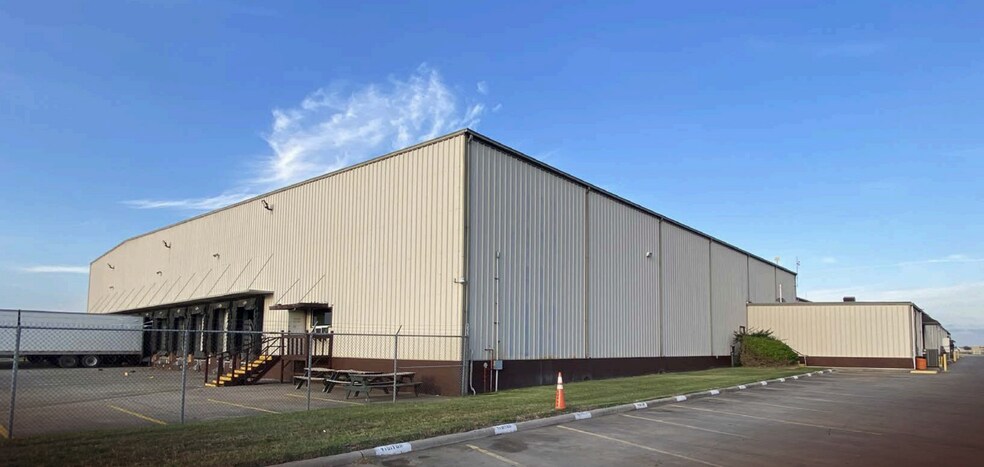 1801 East Haggar Ave, Weslaco, TX à louer - Photo de l’immeuble – Image 2 sur 28