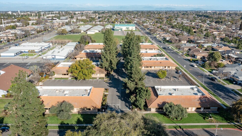 4840 N 1st St, Fresno, CA à vendre - Photo de l’immeuble – Image 2 sur 6