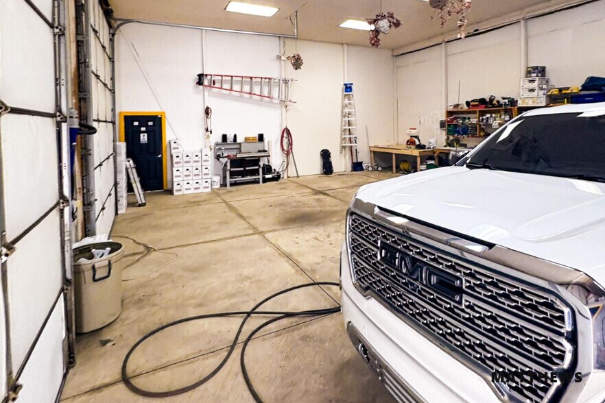 711 E Twinsburg Rd, Macedonia, OH à vendre - Photo de l’immeuble – Image 2 sur 3