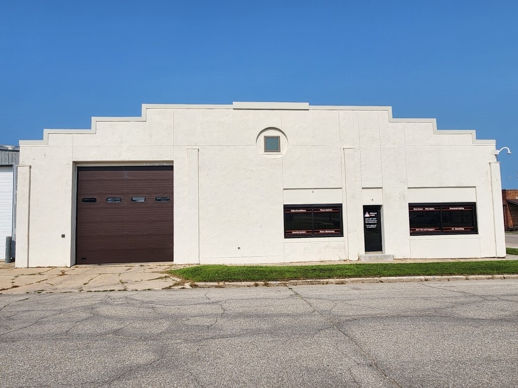 702 S Delaware Ave, Mason City, IA à louer Photo principale– Image 1 sur 22