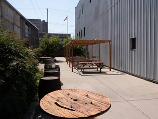 Plus de détails pour 794 Pine St, Muskegon, MI - Local commercial à vendre