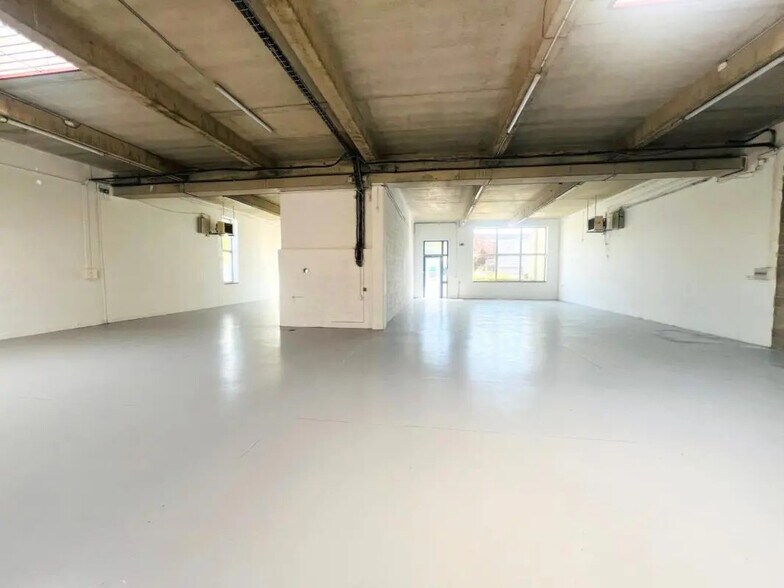 Local d’activités dans La Verrière à louer - Photo intérieure – Image 3 sur 32