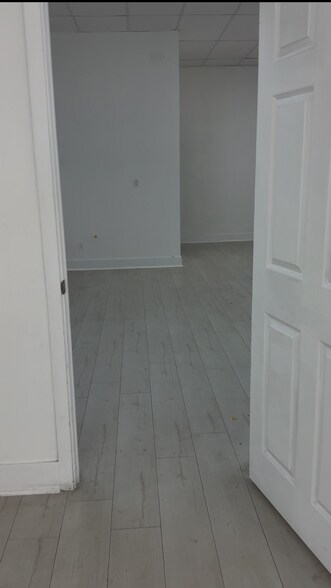 3115 Foothill Blvd, La Crescenta, CA à louer - Photo intérieure – Image 3 sur 9