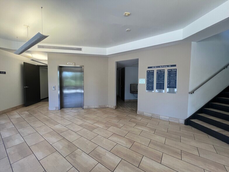 10730 E Bethany Dr, Aurora, CO à louer - Photo intérieure – Image 2 sur 14