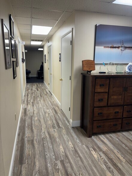 6220 Manatee Ave W, Bradenton, FL à louer - Photo de l’immeuble – Image 3 sur 7