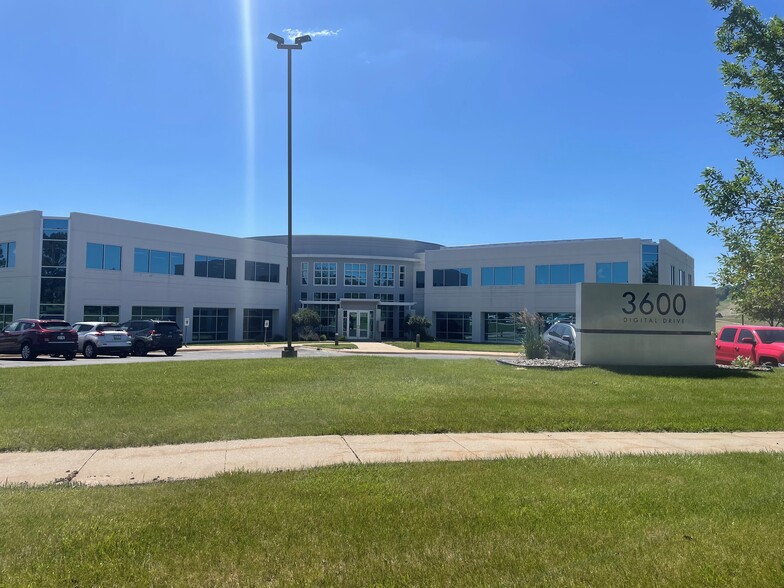 3600 Digital Dr, Dubuque, IA à louer - Photo de l’immeuble – Image 1 sur 10
