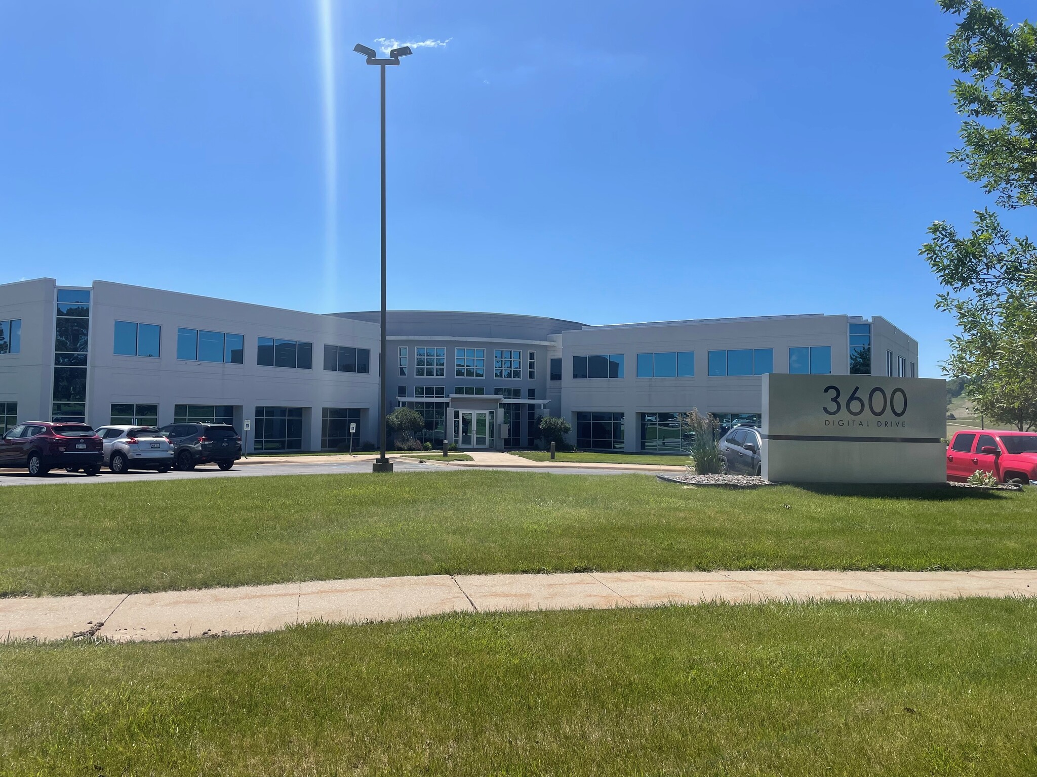 3600 Digital Dr, Dubuque, IA à louer Photo de l’immeuble– Image 1 sur 11