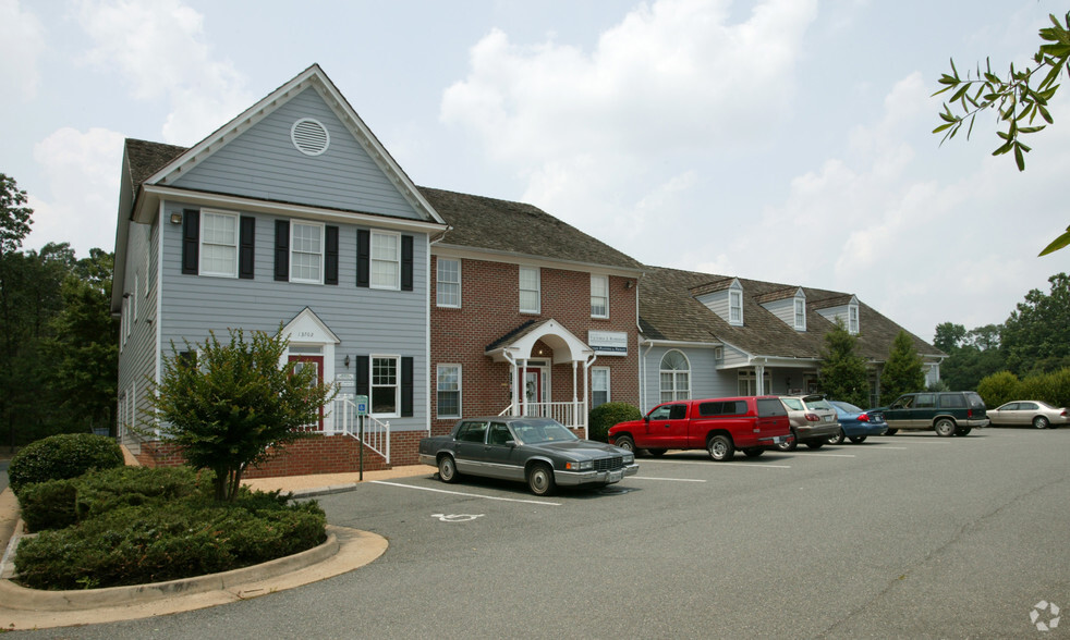 13700-13702 Village Mill Dr, Midlothian, VA à louer - Photo de l’immeuble – Image 2 sur 5