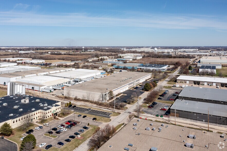 1047-1051 Douglas Rd, Batavia, IL à louer - Aérien – Image 3 sur 4