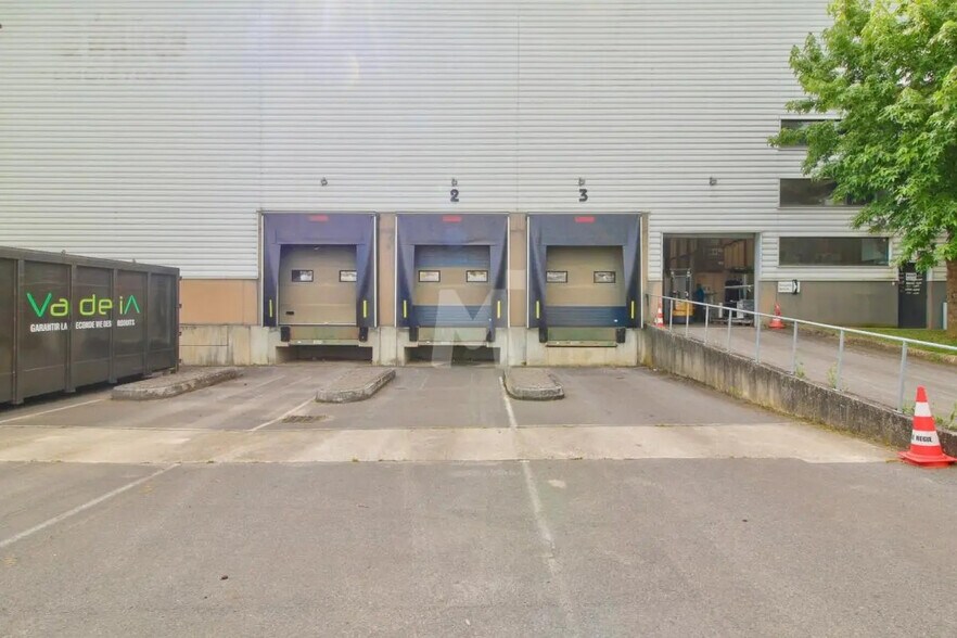 Industriel/Logistique dans Saint-Michel-sur-Orge à louer - Photo de l’immeuble – Image 3 sur 13