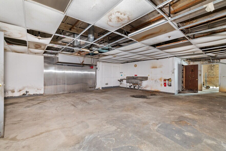 8033 Bennett St, Pittsburgh, PA à vendre - Photo intérieure – Image 2 sur 13