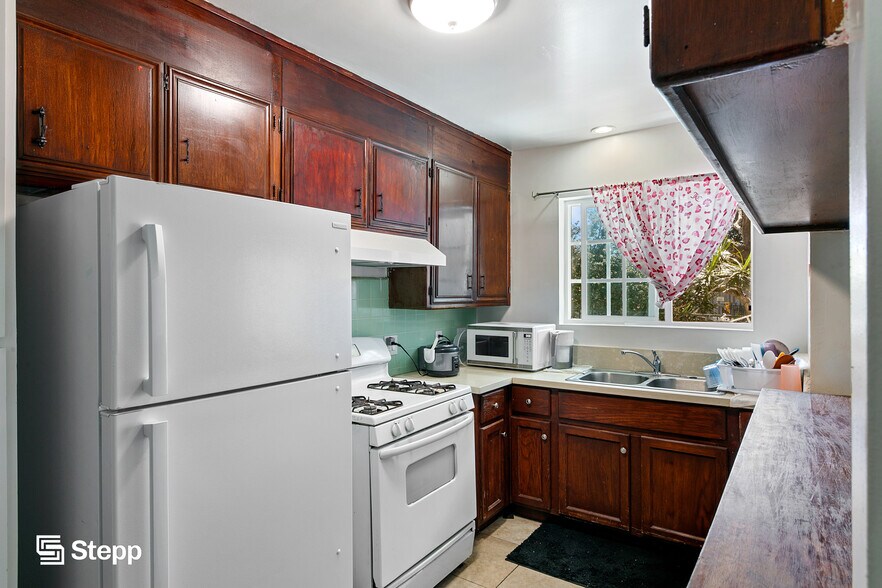 1070 Chestnut Ave, Long Beach, CA à vendre - Photo de l’immeuble – Image 3 sur 14