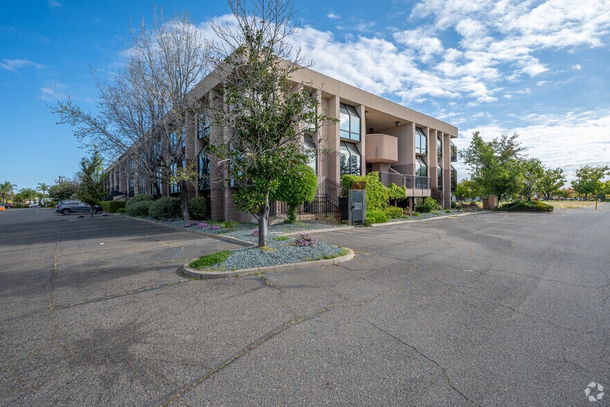 3353 Bradshaw Rd, Sacramento, CA à louer - Photo de l’immeuble – Image 2 sur 8