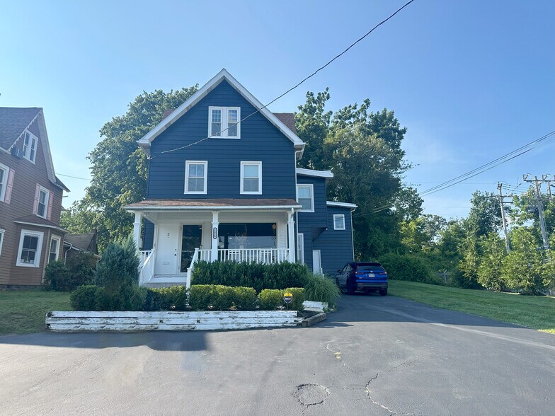 1029 Lancaster Ave, Berwyn, PA à louer - Photo principale – Image 1 sur 20