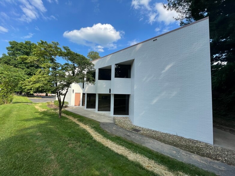 1914 Association Dr, Reston, VA à louer - Photo de l’immeuble – Image 3 sur 19