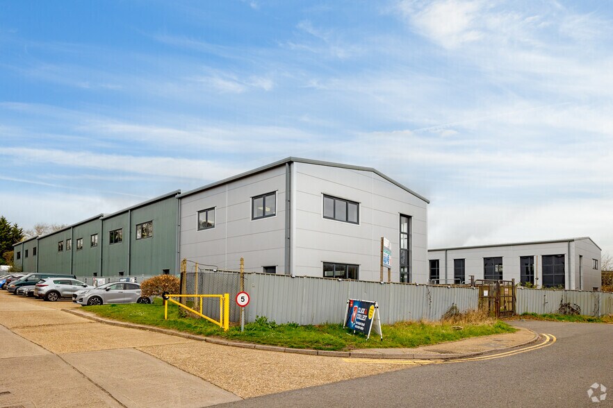 Fishponds Rd, Wokingham à vendre - Photo principale – Image 1 sur 6