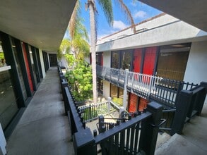 2665 30th St, Santa Monica, CA à louer Photo de l’immeuble– Image 2 sur 3