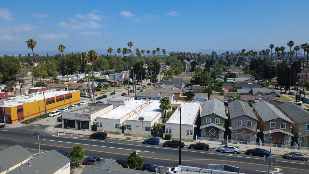 2417 W Vernon Ave, Los Angeles, CA à vendre - Photo de l’immeuble – Image 3 sur 9