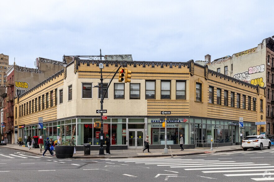 220 W Fourth St, New York, NY à louer - Photo de l’immeuble – Image 3 sur 10