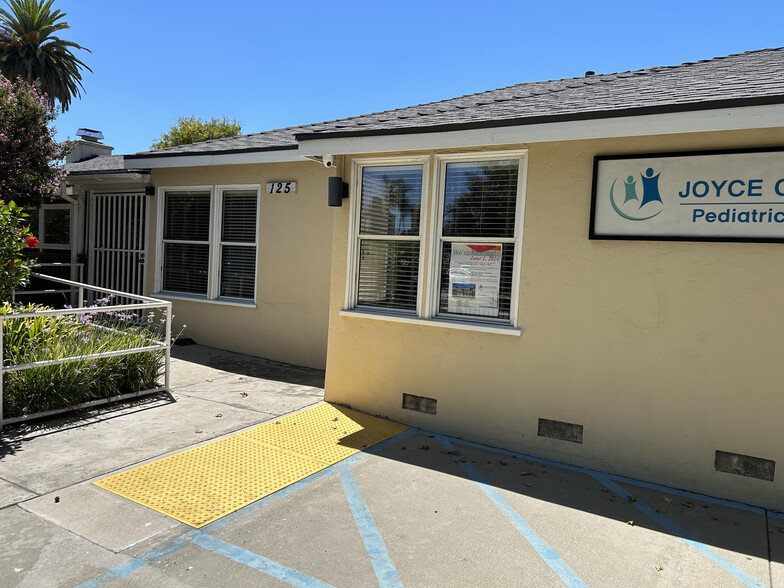 125 N Euclid Ave, Fullerton, CA à louer - Photo de l’immeuble – Image 1 sur 8