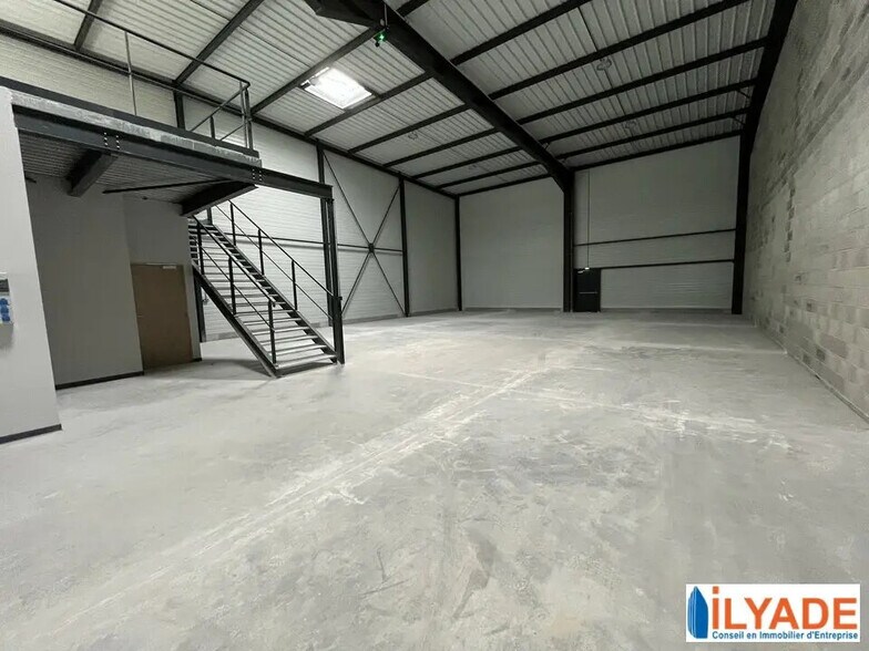 Local d’activités dans Gardanne à louer - Photo de l’immeuble – Image 1 sur 9