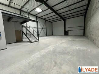 Plus de détails pour Local d'activités à louer