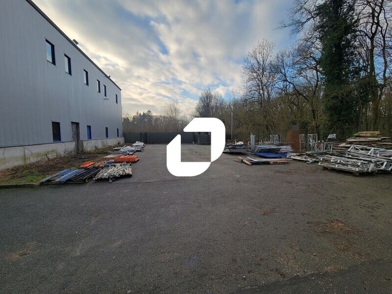 Local d’activités dans Marcoussis à louer - Photo de l’immeuble – Image 3 sur 17