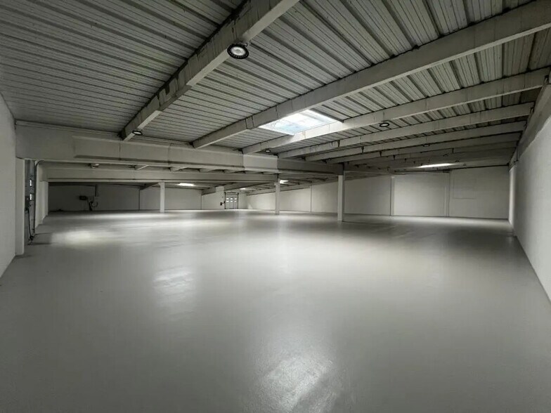 Industriel/Logistique dans Maurepas à vendre - Photo intérieure – Image 1 sur 13