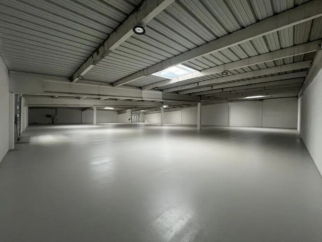 Plus de détails pour Local d’activités à vendre