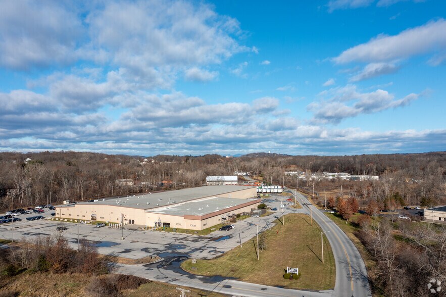 Industrial / Office Complex portefeuille de 2 biens à vendre sur LoopNet.fr - Photo de l’immeuble – Image 3 sur 5