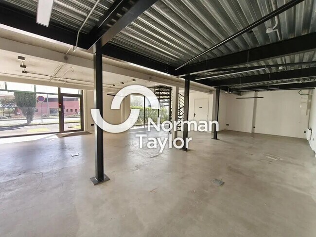 Plus de détails pour Local commercial à louer