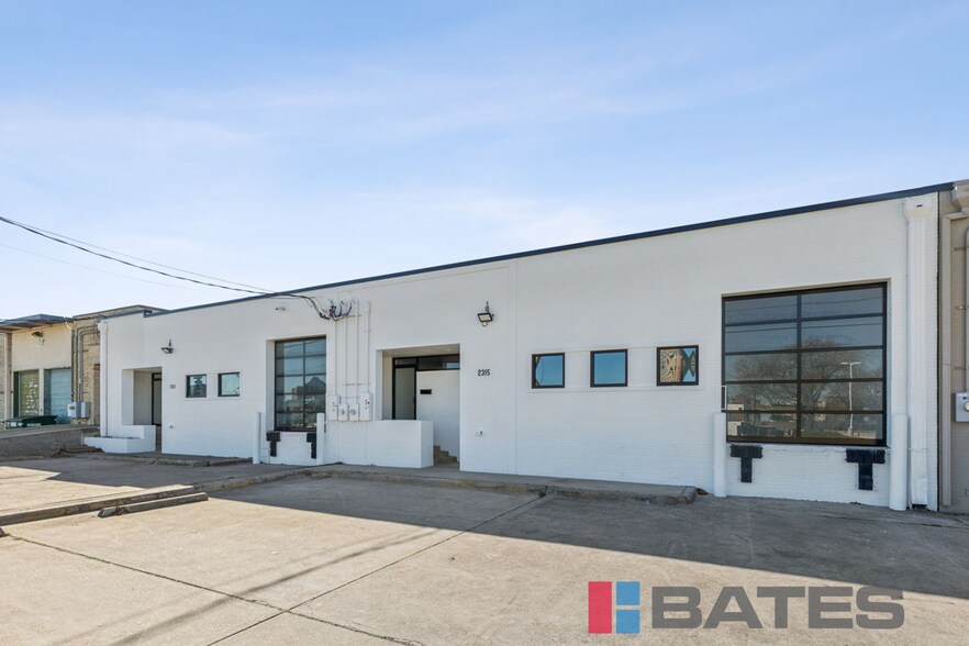 2315 Farrington St, Dallas, TX à louer - Photo de l’immeuble – Image 2 sur 11