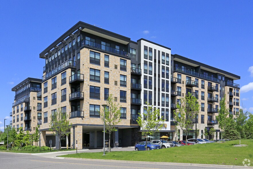 1700 Plymouth Rd, Minnetonka, MN à louer - Photo de l’immeuble – Image 3 sur 123