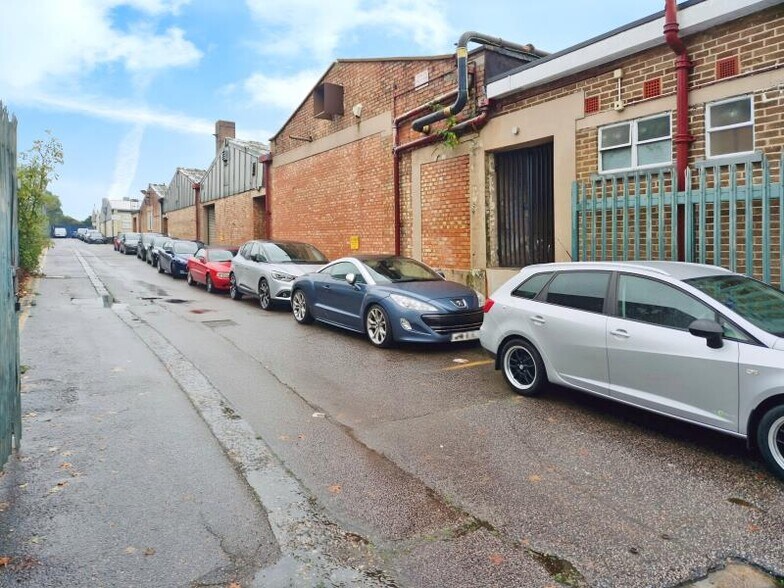 30 Progress Rd, Leigh-On-Sea à vendre - Photo de l’immeuble – Image 3 sur 8