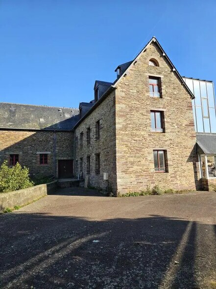 Bureau dans Guichen à vendre - Photo de l’immeuble – Image 2 sur 11