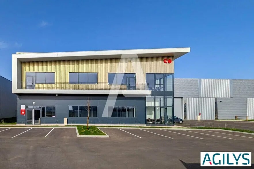 Local d'activités dans Villebon-sur-Yvette à vendre - Photo de l’immeuble – Image 3 sur 13