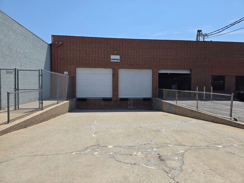 9600 Lurline Ave, Chatsworth, CA à vendre - Photo de l’immeuble – Image 2 sur 7