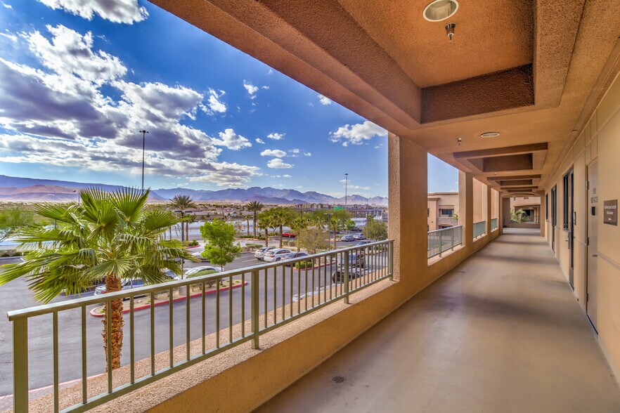 6180 Brent Thurman Way, Las Vegas, NV à vendre - Photo de l’immeuble – Image 3 sur 24