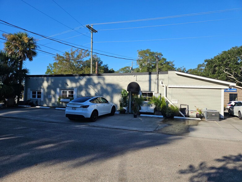 828 Folly Rd, Charleston, SC à vendre - Photo de l’immeuble – Image 2 sur 4