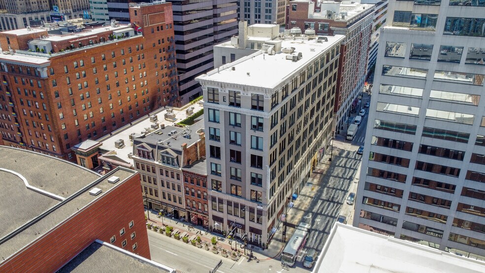 35 E 7th St, Cincinnati, OH à louer - Photo de l’immeuble – Image 1 sur 22